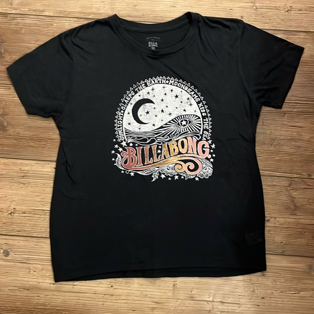 Billabong Tee Shirt. Size Large. Dark Gray. Great Condition!